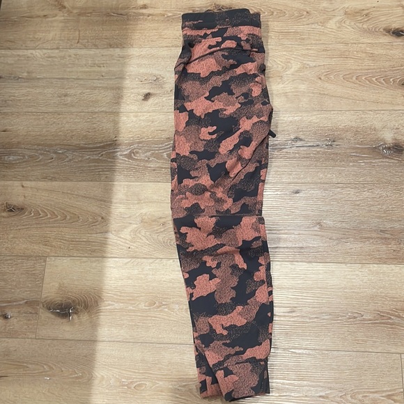 Lululemon sweats size 8 slightly worn - Picture 3 of 6